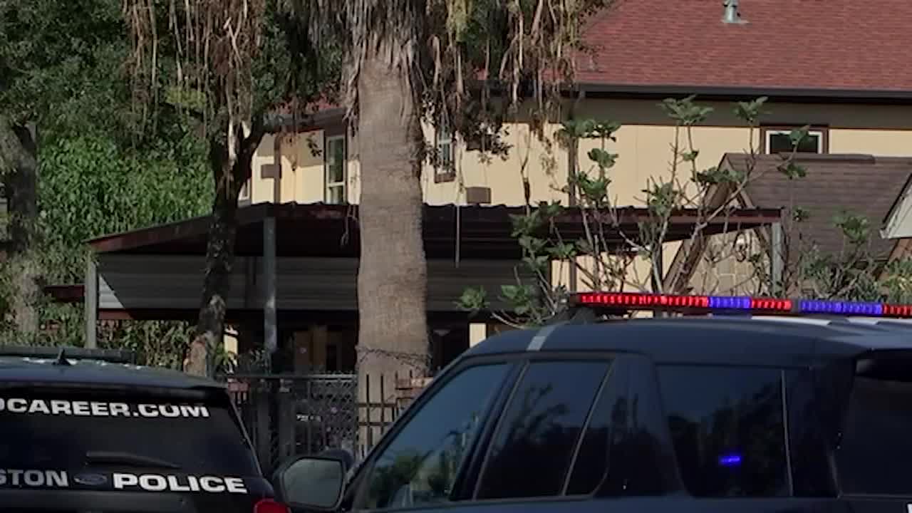 Police fatally shoot man accused of firing gun into the air – CW39 Houston